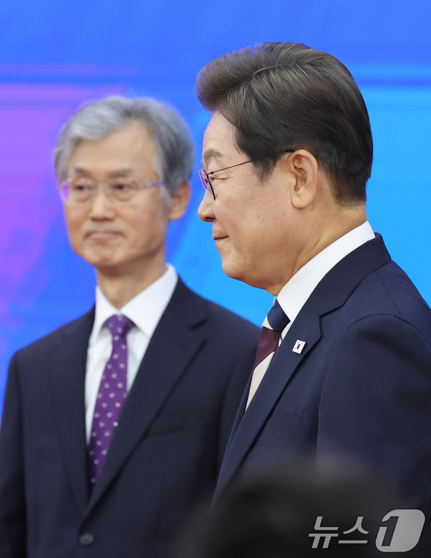 (서울=뉴스1) 국회사진기자단 = 이재명 대통령이 4일 서울 여의도 국회 본청 로텐더홀에서 제21대 대통령 취임 선서를 마친 뒤 이동하고 있다. 2025.6.4/뉴스1