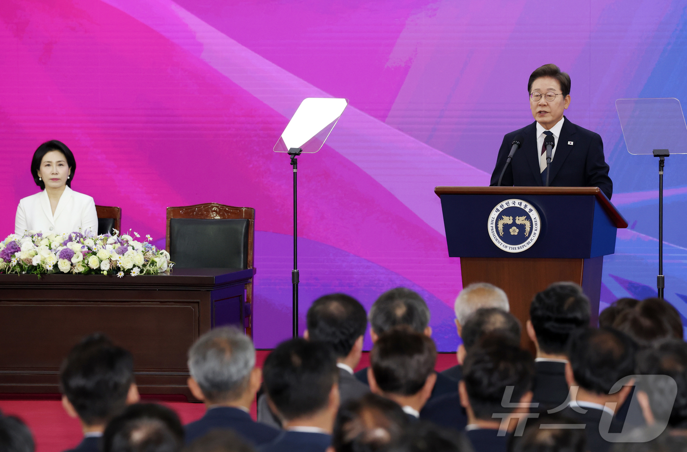 (서울=뉴스1) 국회사진기자단 = 이재명 대통령이 4일 서울 여의도 국회 본청 로텐더홀에서 제21대 대통령 취임사를 하고 있다. 2025.6.4/뉴스1