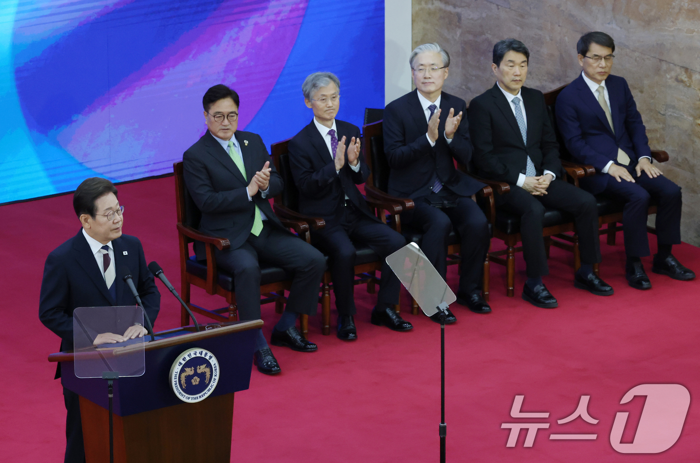 (서울=뉴스1) 국회사진기자단 = 이재명 대통령이 4일 서울 여의도 국회 본청 로텐더홀에서 제21대 대통령 취임사를 하는 가운데 우원식 의장, 조희대 대법원장, 김형두 헌법재판소장 …