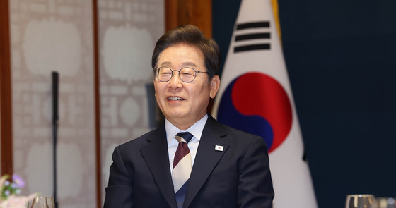 李대통령 가슴 '찢어진 태극기'…"정말 의미" 뭐길래