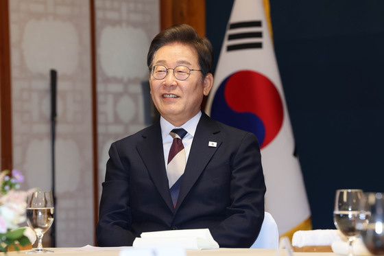 李대통령 가슴 '찢어진 태극기'…"정말 의미" 뭐길래