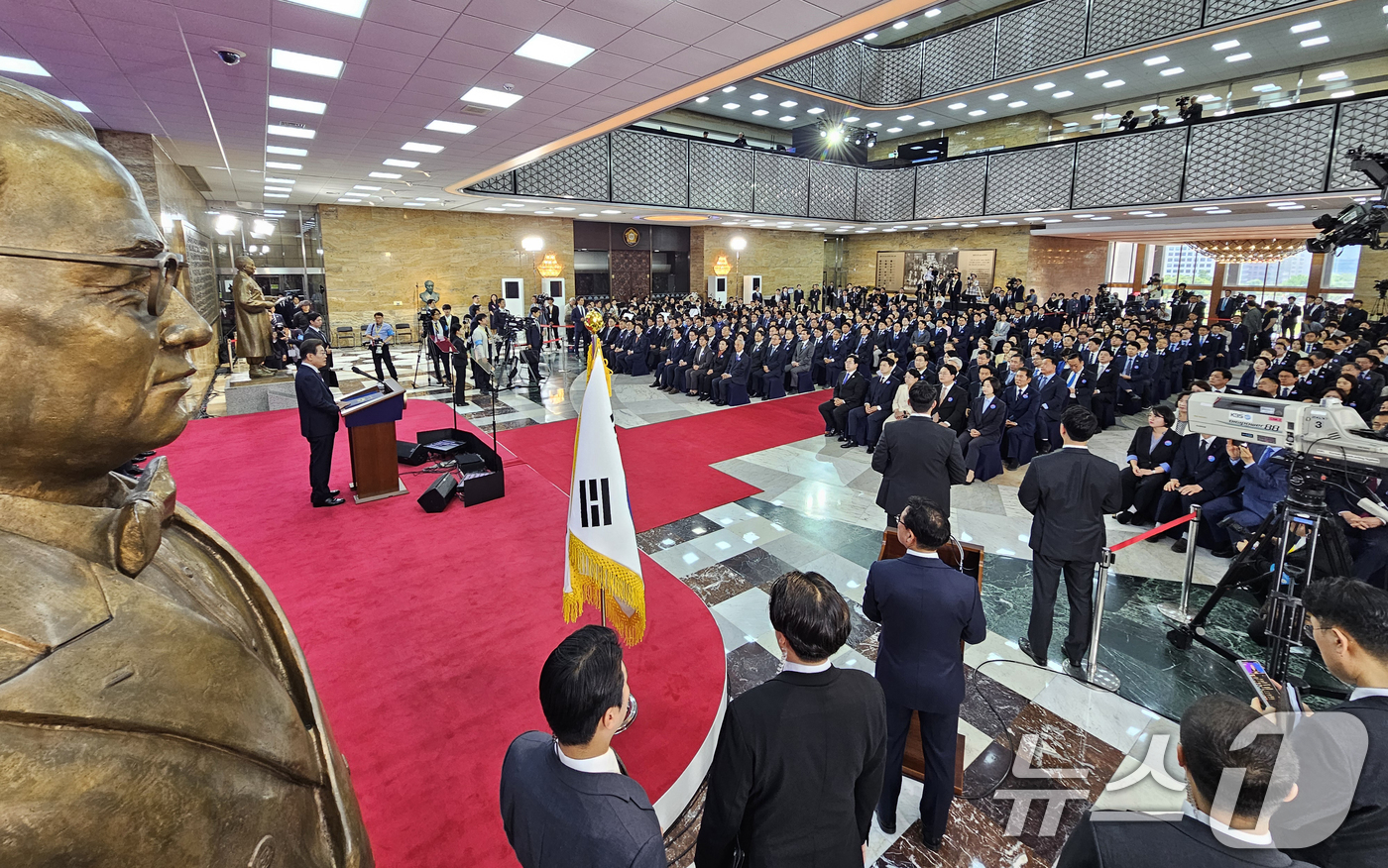 (서울=뉴스1) 국회사진기자단 = 이재명 대통령이 4일 오전 서울 여의도 국회에서 제21대 대통령 취임사를 하고 있다. 2025.6.4/뉴스1