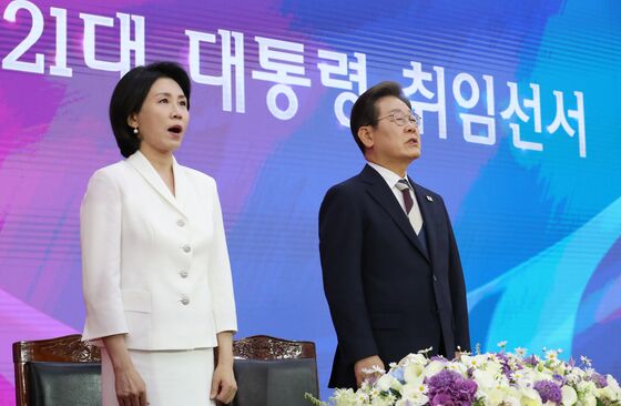 李 '김밥 한 줄' 마라톤 회의·시장 깜짝 방문…전화번호 공개까지