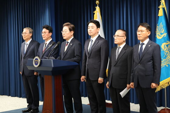 [속보] 李대통령 "대통령실 시스템 일단 활용…직업공무원 전원 제자리로"