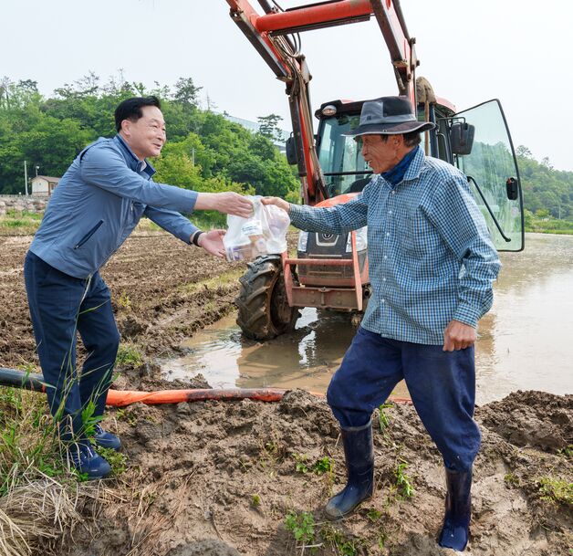 월성원자력본부 모내기 현장에 새참 400인분 배달