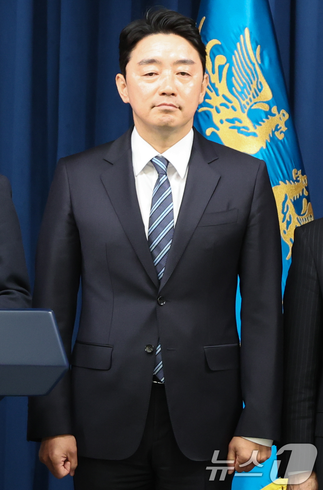 (서울=뉴스1) 허경 기자 = 이재명 정부 첫 대통령 비서실장으로 임명된 강훈식 더불어민주당 의원이 4일 서울 용산구 대통령실 청사 브리핑룸에서 열린 인선 발표에 참석해 있다. 이 …