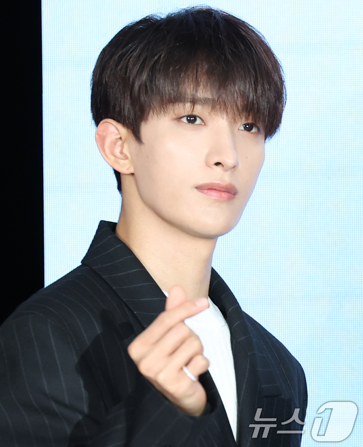 (서울=뉴스1) 권현진 기자 = 그룹 세븐틴의 도겸이 4일 오후 서울 용산구 한화손해보험 한남사옥에서 열린 에어비앤비 포토행사에 참석해 포즈를 취하고 있다. 2025.6.4/뉴스1 …