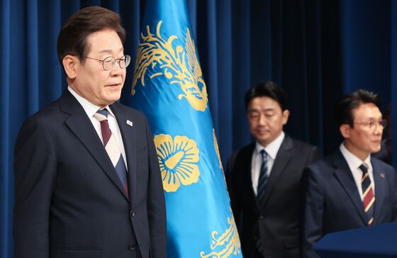 李대통령 2시간20분간 비상경제점검TF 주재…경기진작 대응 주문