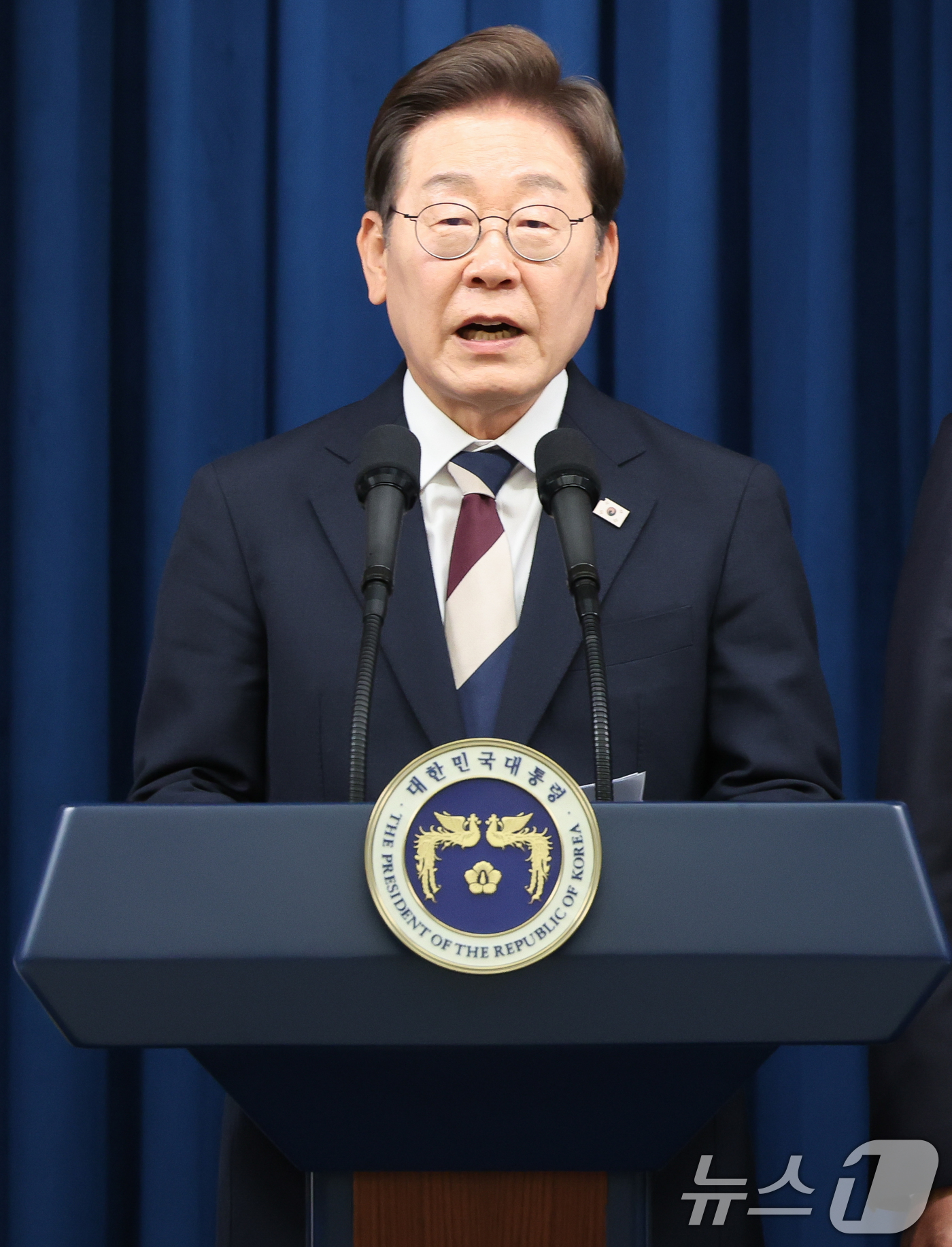 (서울=뉴스1) 허경 기자 = 이재명 대통령이 4일 서울 용산구 대통령실 청사 브리핑룸에서 국무총리와 국정원장, 대통령 비서실장 등 인선발표를 하고 있다. 국무총리 후보자로는 김민 …