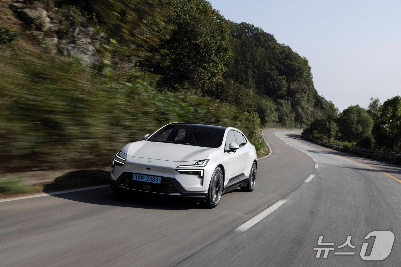 본문 이미지 - 폴스타의 전기차 &#39;폴스타 4&#39; 