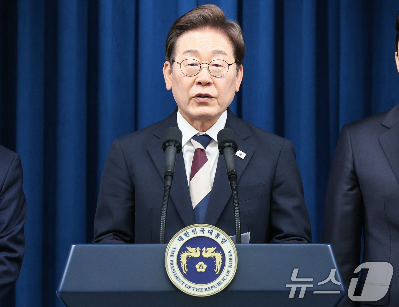 (서울=뉴스1) 허경 기자 = 이재명 대통령이 4일 서울 용산구 대통령실 청사 브리핑룸에서 국무총리와 국정원장, 대통령 비서실장 등 인선발표를 하고 있다. 국무총리 후보자로는 김민 …