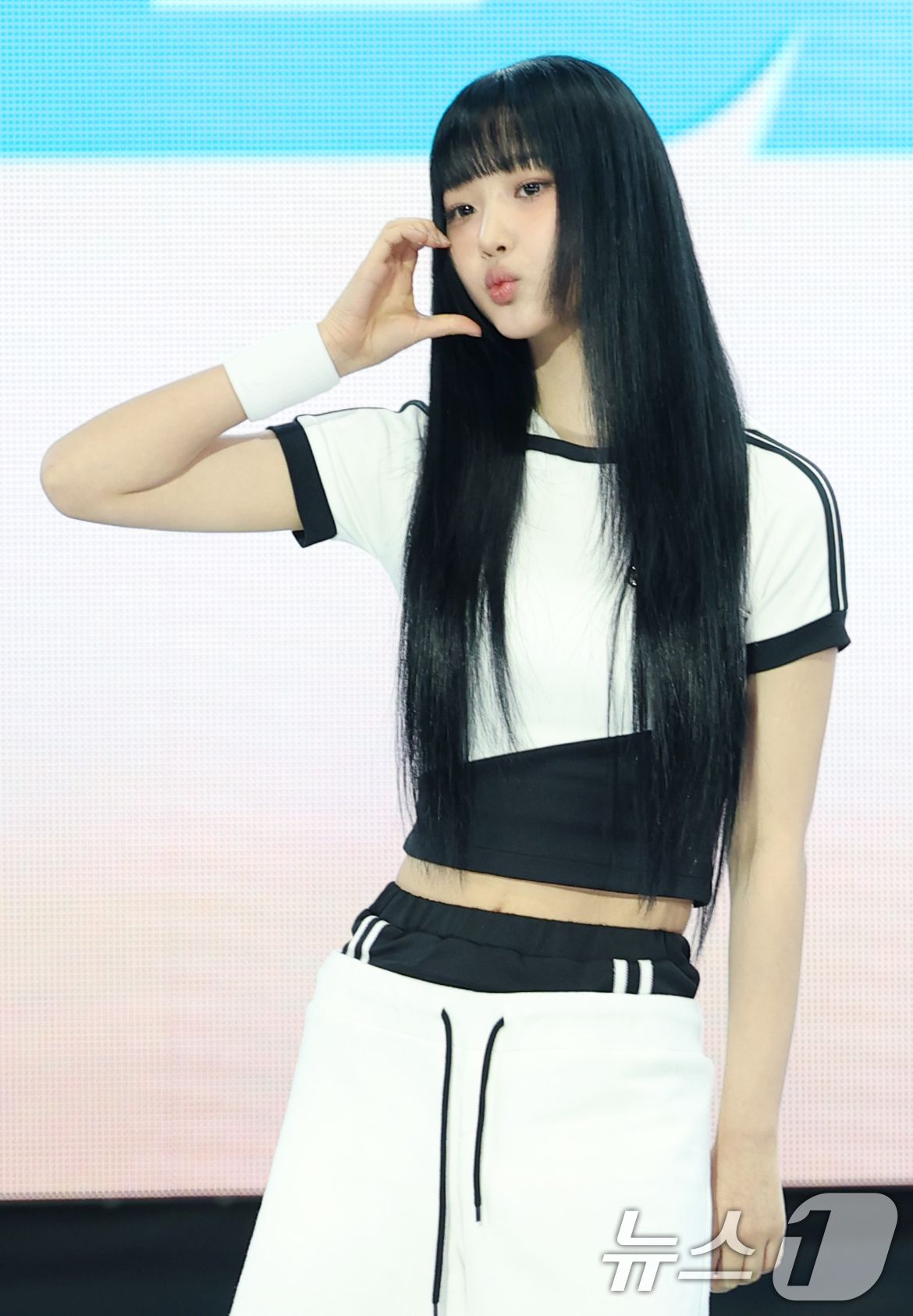 (서울=뉴스1) 권현진 기자 = 그룹 유스피어(USPEER)의 시안이 4일 서울 마포구 SBS 프리즘타워에서  가진 첫 싱글 '스피드 존'(SPEED ZONE) 발매 쇼케이스에서 …