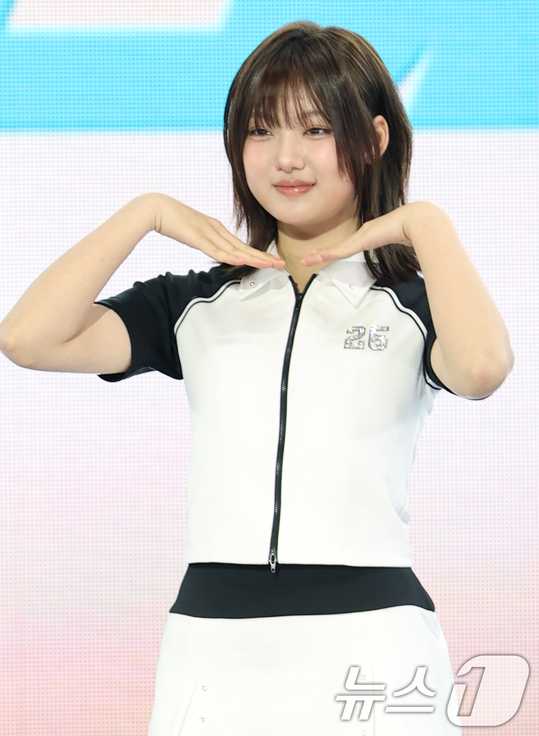 (서울=뉴스1) 권현진 기자 = 그룹 유스피어(USPEER)의 소이가 4일 서울 마포구 SBS 프리즘타워에서  가진 첫 싱글 '스피드 존'(SPEED ZONE) 발매 쇼케이스에서 …