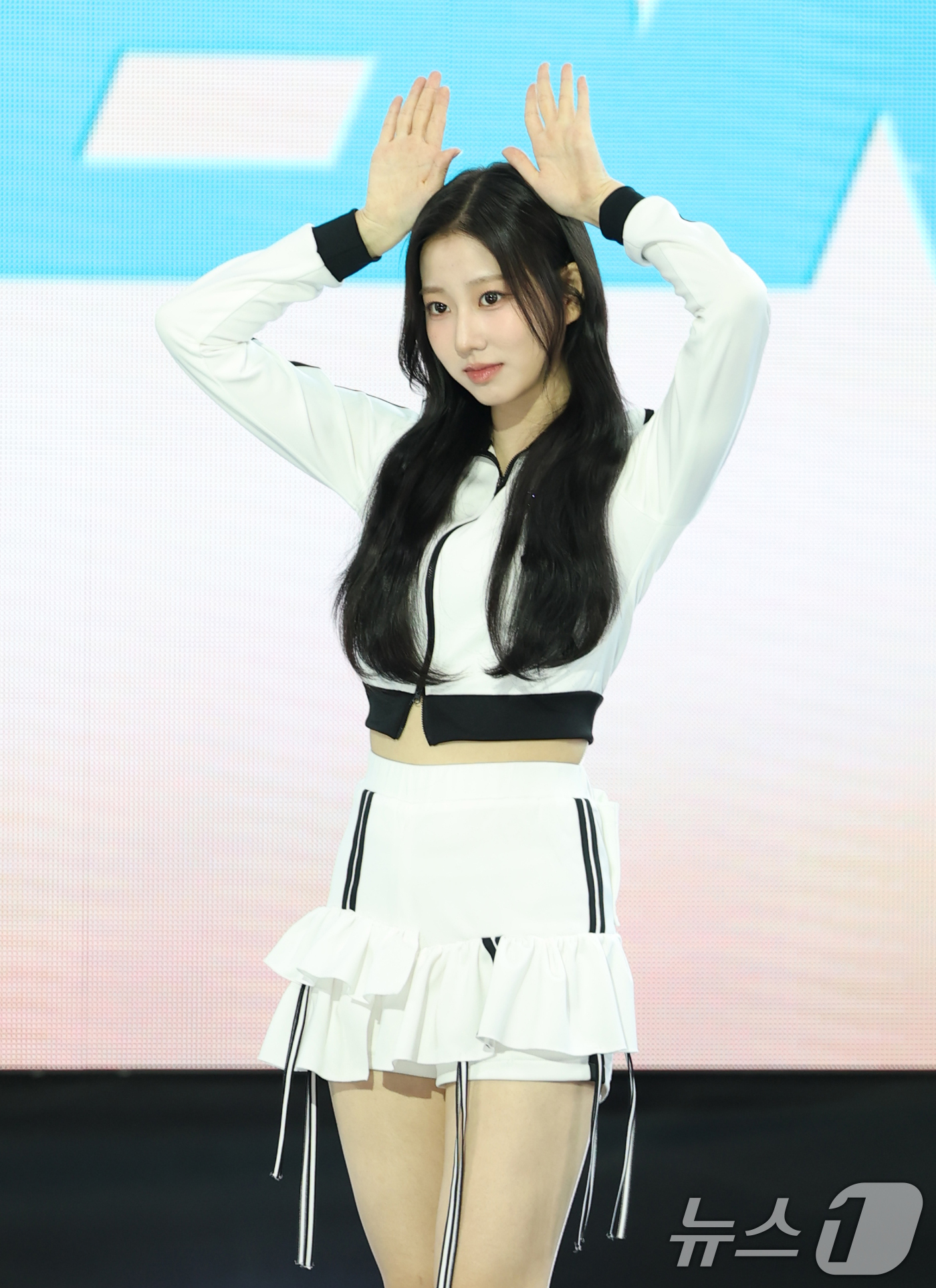 (서울=뉴스1) 권현진 기자 = 그룹 유스피어(USPEER)의 채나가 4일 서울 마포구 SBS 프리즘타워에서  가진 첫 싱글 '스피드 존'(SPEED ZONE) 발매 쇼케이스에서 …