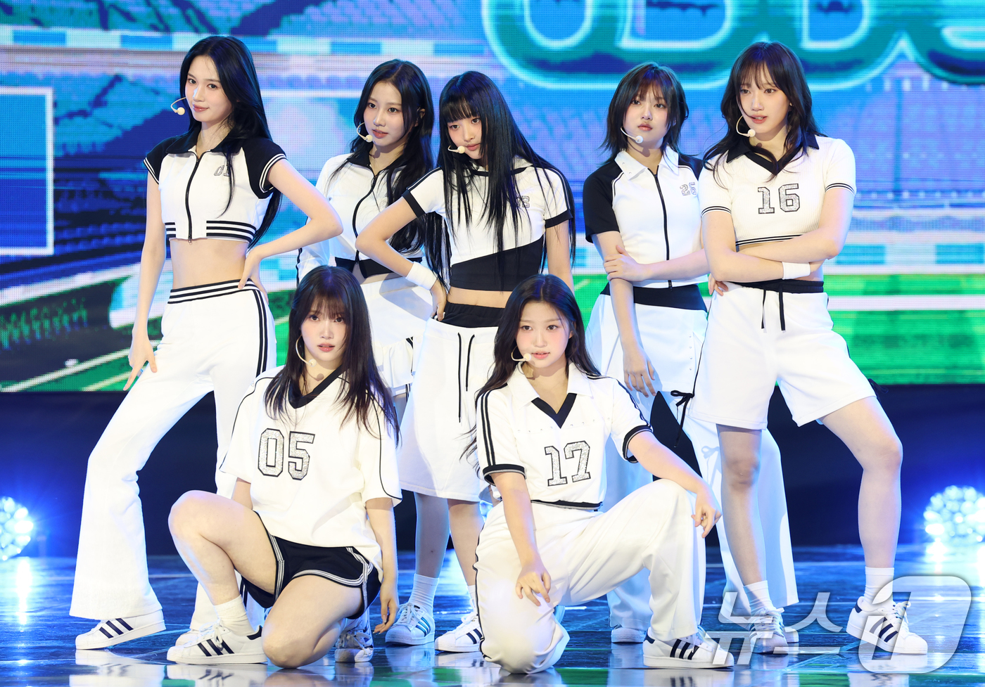 (서울=뉴스1) 권현진 기자 = 그룹 유스피어(USPEER)가 4일 서울 마포구 SBS 프리즘타워에서 가진 첫 싱글 '스피드 존'(SPEED ZONE) 발매 쇼케이스에서 타이틀곡 …