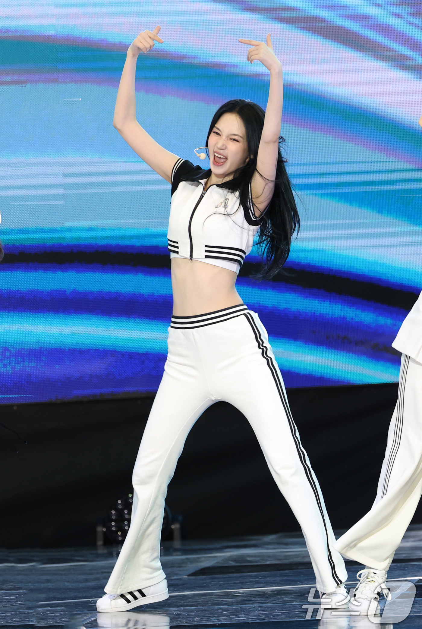 (서울=뉴스1) 권현진 기자 = 그룹 유스피어(USPEER)의 여원이 4일 서울 마포구 SBS 프리즘타워에서 가진 첫 싱글 '스피드 존'(SPEED ZONE) 발매 쇼케이스에서 타 …