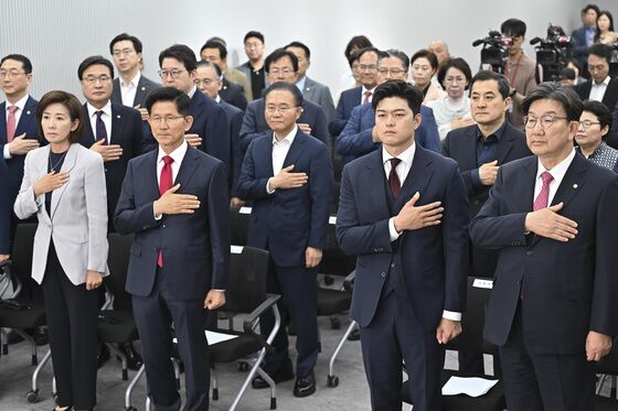 이재오 "김문수, 자기 의지로 당대표 안해…파란옷 철봉? 옷이 그것밖에"