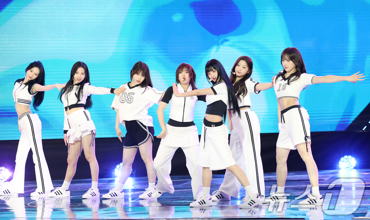 (서울=뉴스1) 권현진 기자 = 그룹 유스피어(USPEER)의 이 4일 서울 마포구 SBS 프리즘타워에서 가진 첫 싱글 '스피드 존'(SPEED ZONE) 발매 쇼케이스에서 타이틀 …