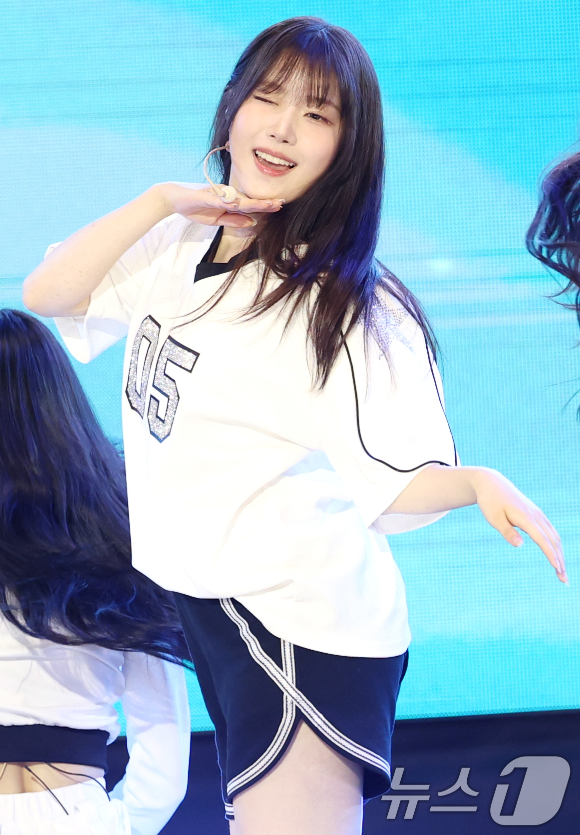 (서울=뉴스1) 권현진 기자 = 그룹 유스피어(USPEER)의 서유가 4일 서울 마포구 SBS 프리즘타워에서 가진 첫 싱글 '스피드 존'(SPEED ZONE) 발매 쇼케이스에서 타 …