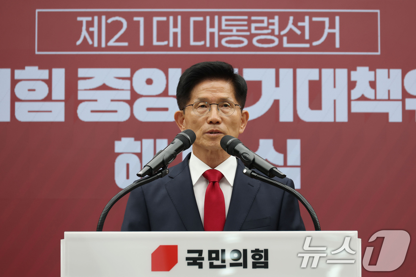 (서울=뉴스1) 이광호 기자 = 김문수 전 국민의힘 대선 후보가 4일 서울 여의도 국민의힘 당사에서 열린 중앙선대위 해단식에서 발언하고 있다. (공동취재) 2025.6.4/뉴스1