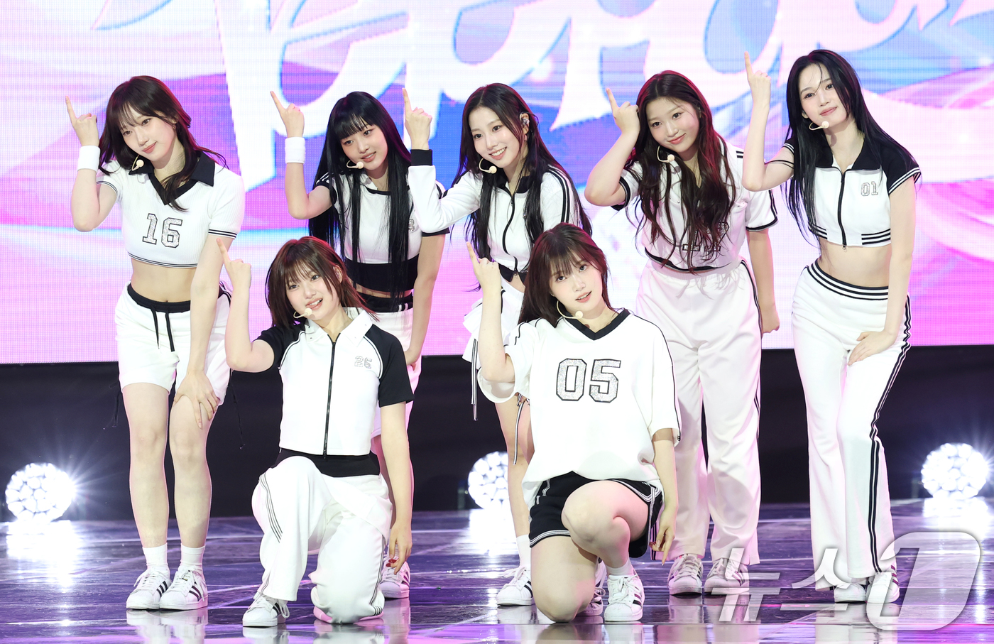 (서울=뉴스1) 권현진 기자 = 그룹 유스피어(USPEER)의 이 4일 서울 마포구 SBS 프리즘타워에서 가진 첫 싱글 '스피드 존'(SPEED ZONE) 발매 쇼케이스에서 타이틀 …