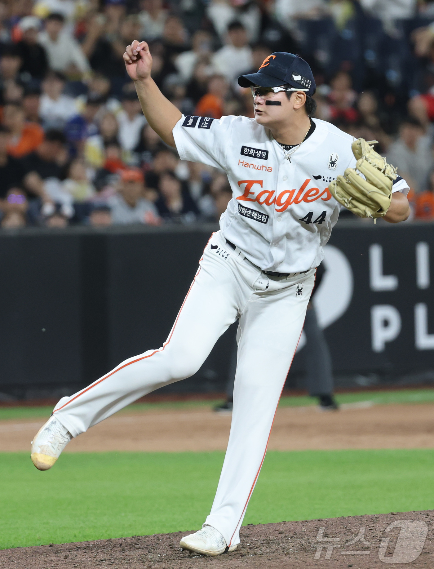 (대전=뉴스1) 김기남 기자 = 4일 대전 한화생명볼파크에서 열린 '2025 신한 SOL 뱅크 KBO리그' 프로야구 한화 이글스 대 kt 위즈 경기에서 한화 김서현이 투구하고  있 …