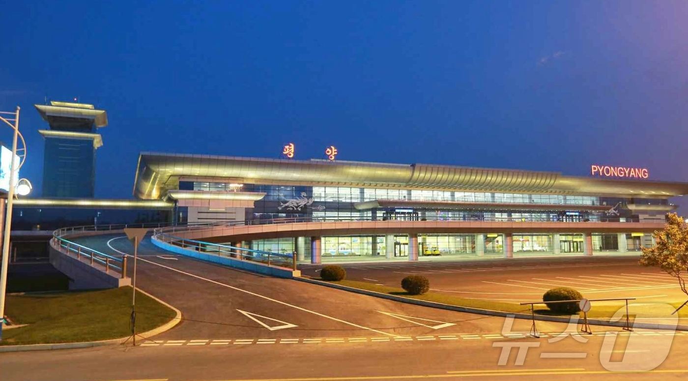 (평양 노동신문=뉴스1) = 북한 노동당 기관지 노동신문은 5일 "불과 10여 년 동안에 이룩된 수도 평양의 눈부신 전변의 화폭이 우리 앞에 펼쳐져 있다"며 평양의 변화상을 선전했 …