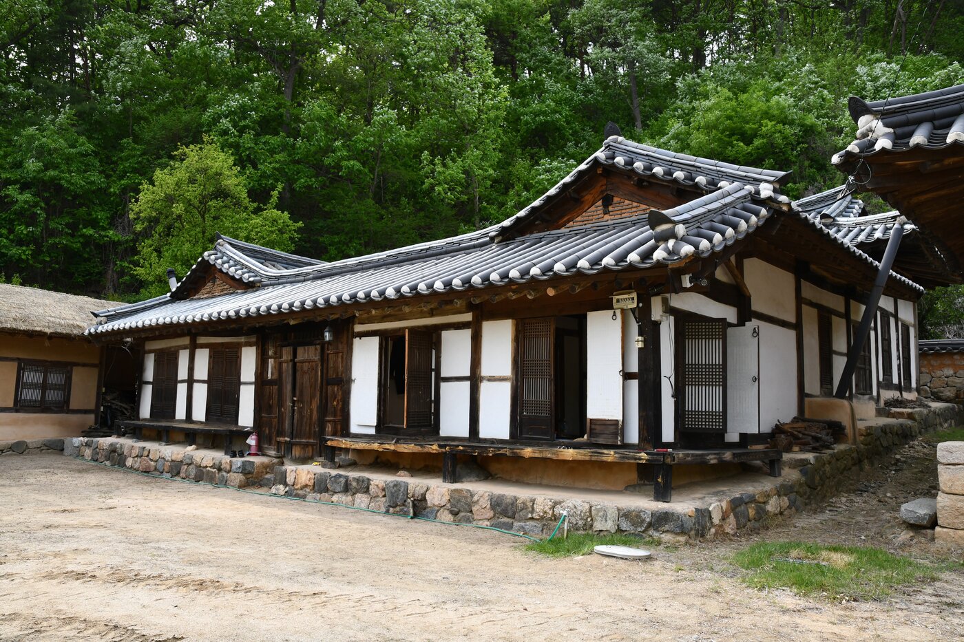 본문 이미지 - '안동 전주류씨 삼산고택' 안채 전경(국가유산청 제공)