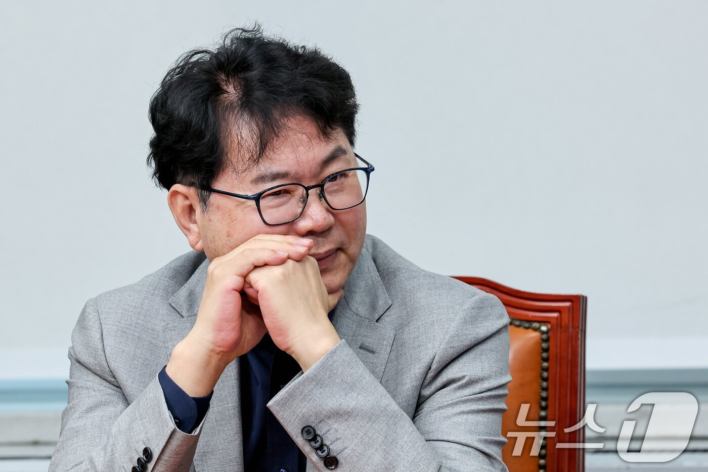 본문 이미지 - 이한주 민주연구원장이 5일 오전 서울 여의도 국회에서 열린 더불어민주당 최고위원회의에 참석하고 있다. 2025.6.5/뉴스1 ⓒ News1 안은나 기자