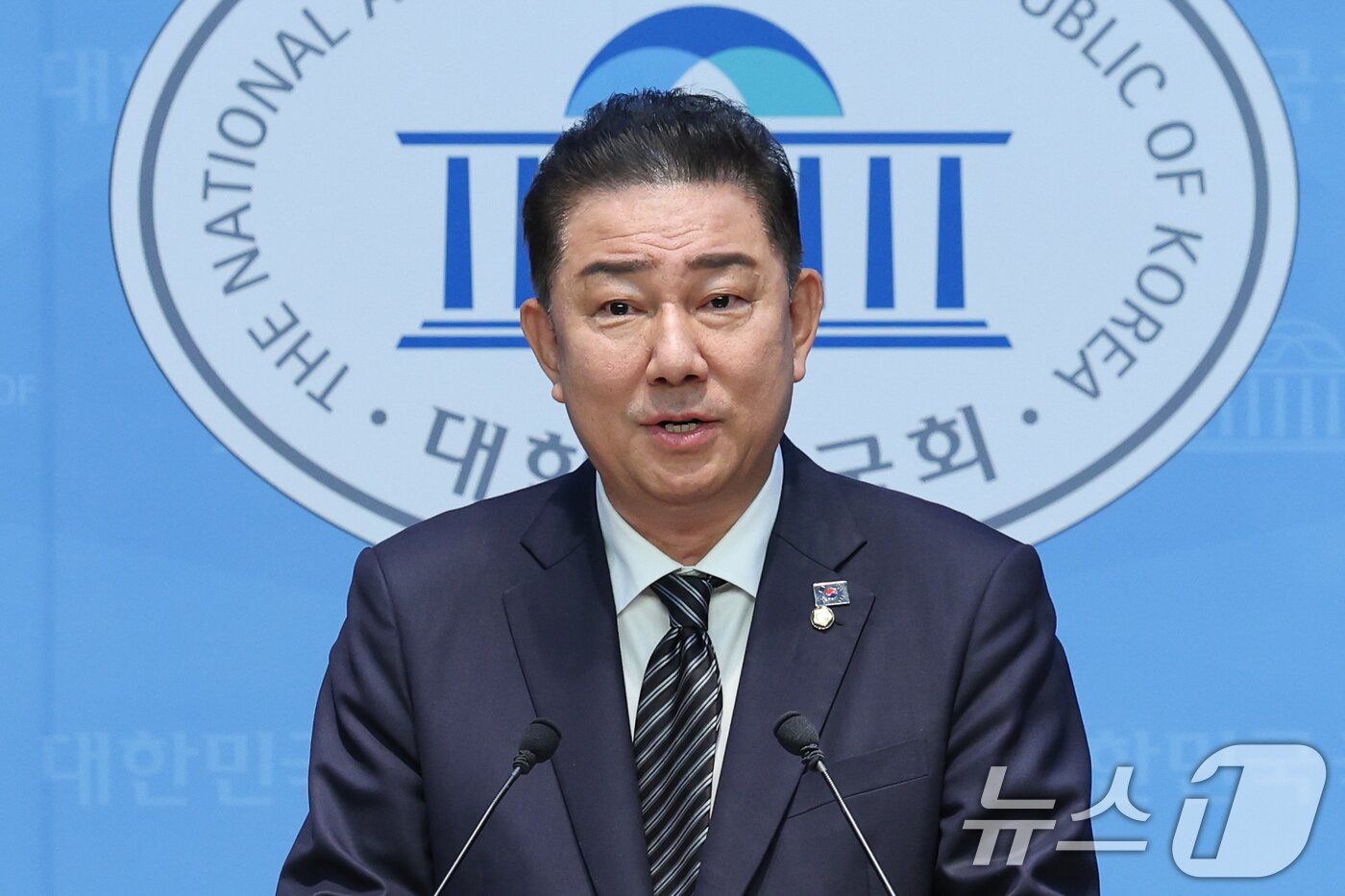 본문 이미지 - 김병기 더불어민주당 의원이 5일 서울 여의도 국회 소통관에서 제22대 국회 제2기 민주당 원내대표 출마를 선언하고 있다. 2025.6.5/뉴스1 ⓒ News1 안은나 기자