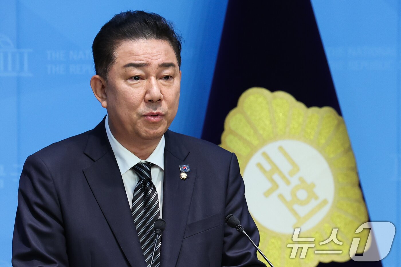 본문 이미지 - 김병기 더불어민주당 의원이 5일 서울 여의도 국회 소통관에서 제22대 국회 제2기 민주당 원내대표 출마를 선언하고 있다. 2025.6.5/뉴스1 ⓒ News1 안은나 기자