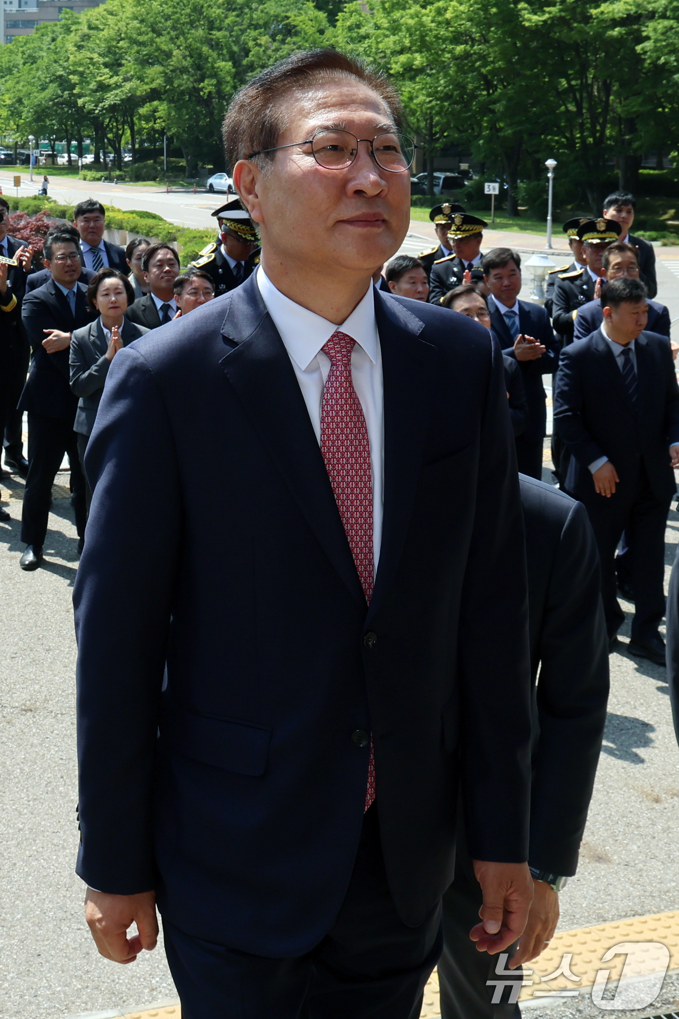 (과천=뉴스1) 황기선 기자 = 박성재 법무부장관이 5일 오전 경기 과천시 정부과천청사에서 열린 이임식을 마친 후 발걸음을 옮기고 있다.  2025.6.5/뉴스1