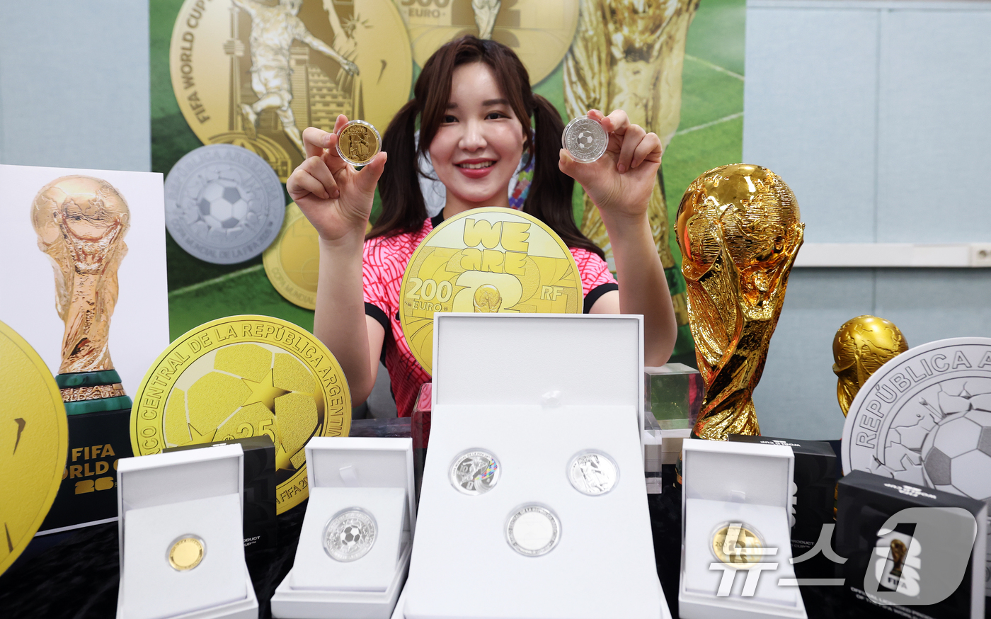 (서울=뉴스1) 오대일 기자 = 2026 국제축구연맹(FIFA) 북중미 월드컵 개막이 1년 여 앞으로 다가온 가운데 5일 서울 마포구 서울월드컵경기장에서 ‘FIFA 월드컵 2026 …