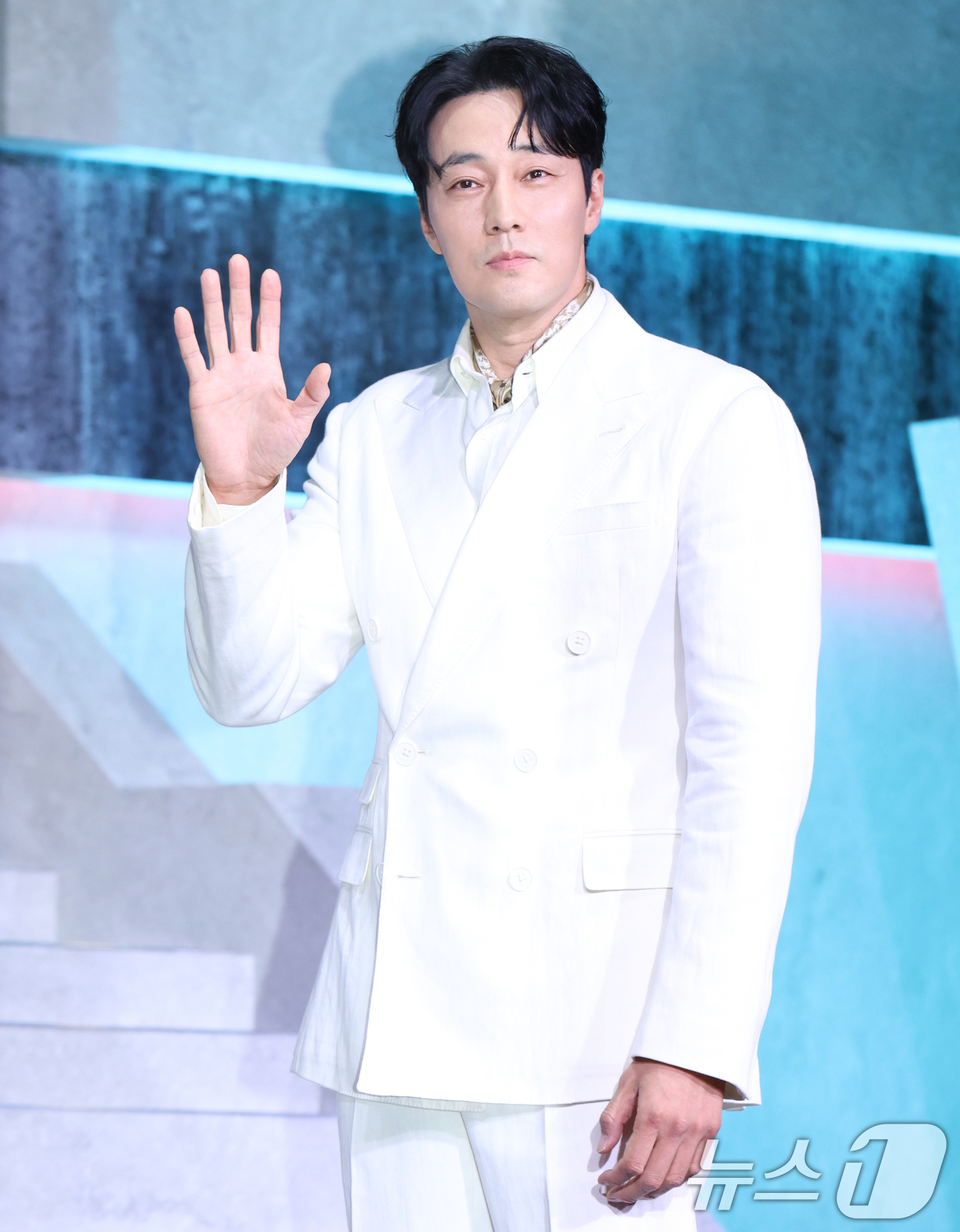 (서울=뉴스1) 권현진 기자 = 배우 소지섭이 5일 오전 서울 중구 장충로 앰버서더 서울 풀만 호텔에서 열린 넷플릭스 '광장' 제작발표회에 참석해 포즈를 취하고 있다.‘광장’은 스 …