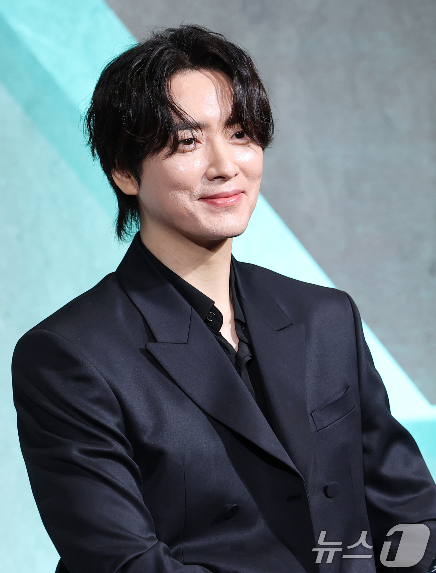 (서울=뉴스1) 권현진 기자 = 배우 이준혁이 5일 오전 서울 중구 장충로 앰버서더 서울 풀만 호텔에서 열린 넷플릭스 '광장' 제작발표회에 참석해 미소를 짓고 있다.‘광장’은 스스 …