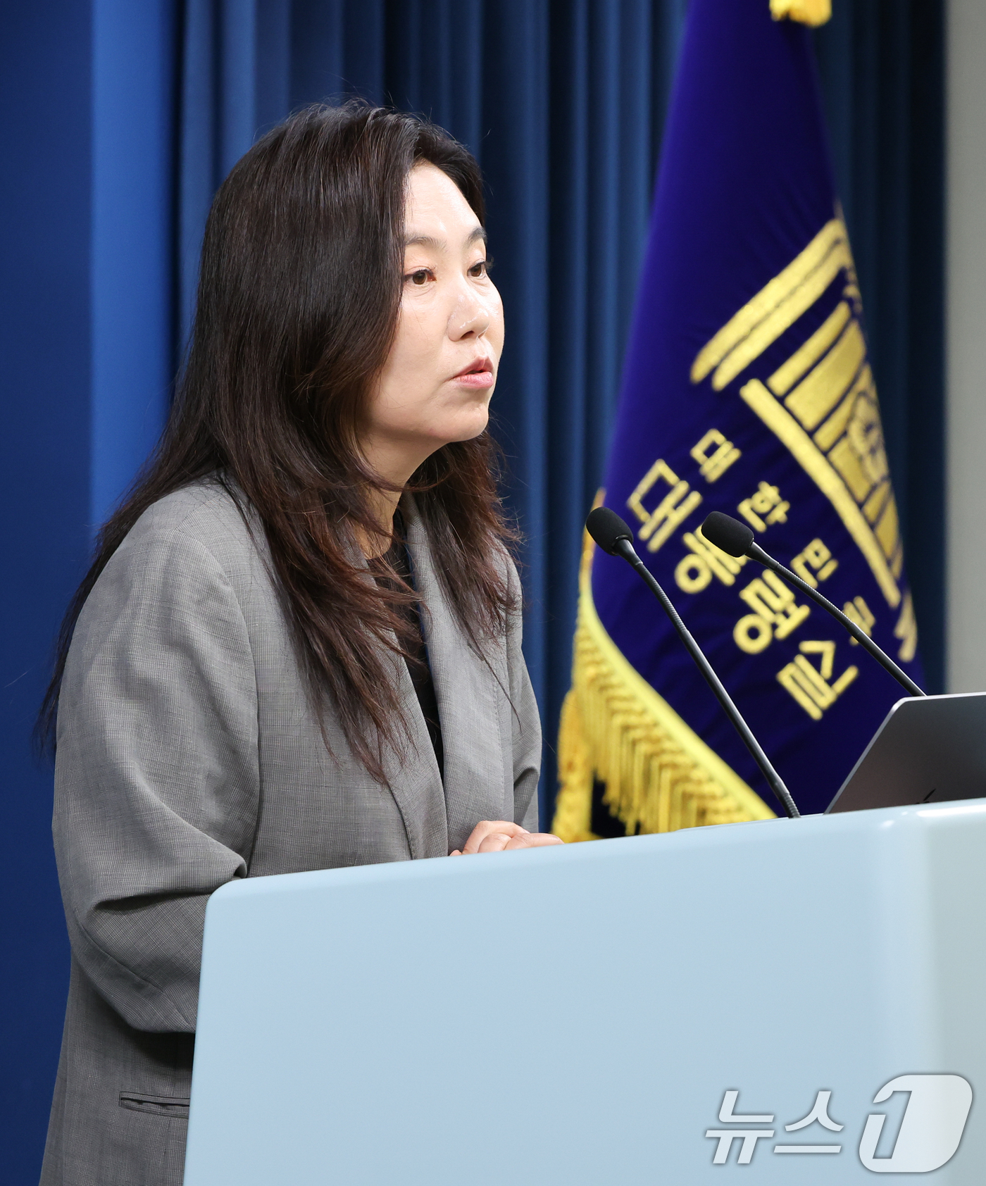 (서울=뉴스1) 허경 기자 = 강유정 대통령실 대변인이 5일 서울 용산구 대통령실 청사에서 현안 브리핑을 하고 있다. 2025.6.5/뉴스1