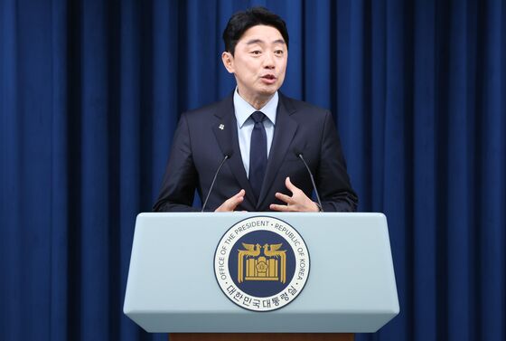 대통령실 직원, 인사검증 업무 중 쓰러져…李대통령 "무거운 책임감"(종합)