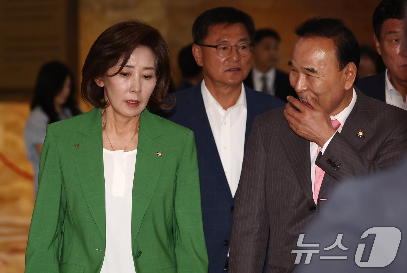 본문 이미지 - 나경원 국민의힘 의원이 5일 서울 여의도 국회에서 열린 본회의에 참석하고 있다. 2025.6.5/뉴스1 ⓒ News1 김민지 기자