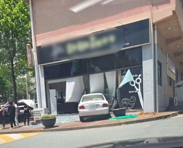 80대 운전 승용차 아파트 상가 미용실로 '쾅'…"급발진" 주장