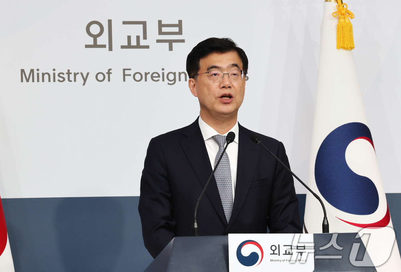 (서울=뉴스1) 임세영 기자 = 이재웅 외교부 대변인이 5일 서울 종로구 외교부 청사에서 정례브리핑을 하고 있다. 2025.6.5/뉴스1