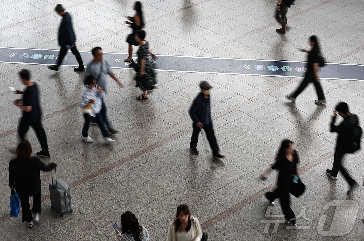 (서울=뉴스1) 김도우 기자 = 우리나라 1인당 국민총소득(GNI)이 사상 처음 원화 기준으로 5000만 원을 돌파했다.한국은행이 5일 발표한 '2023년 국민계정 및 2024년 …