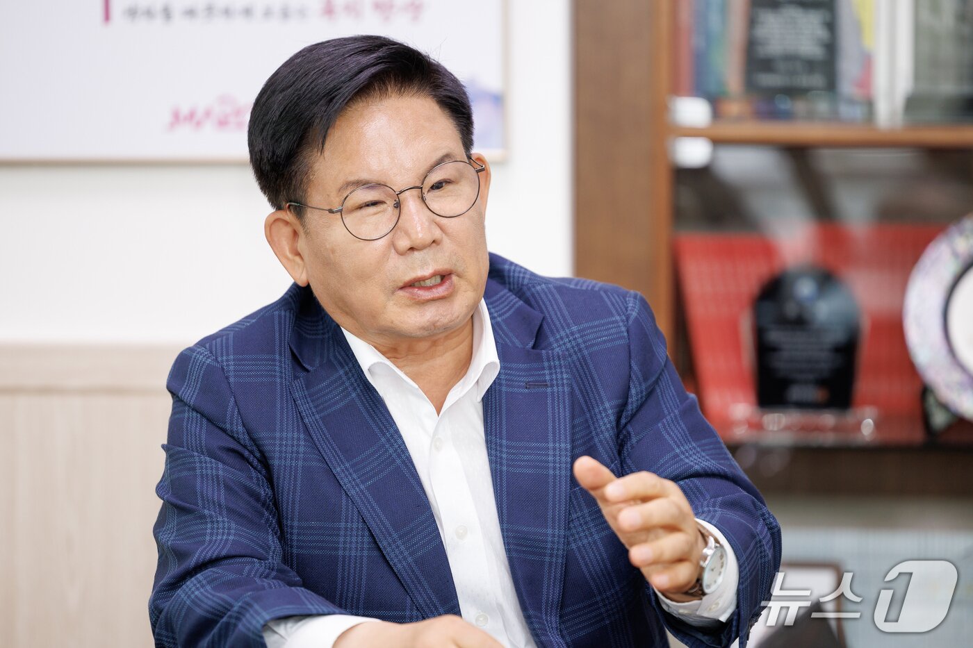 본문 이미지 - 박강수 마포구청장이 뉴스1과 인터뷰를 하고 있다.(사진=마포구청 제공) 