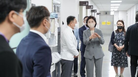 코로나 유행 아직 안정적…"고위험군 미접종자, 보건소 연락하길"
