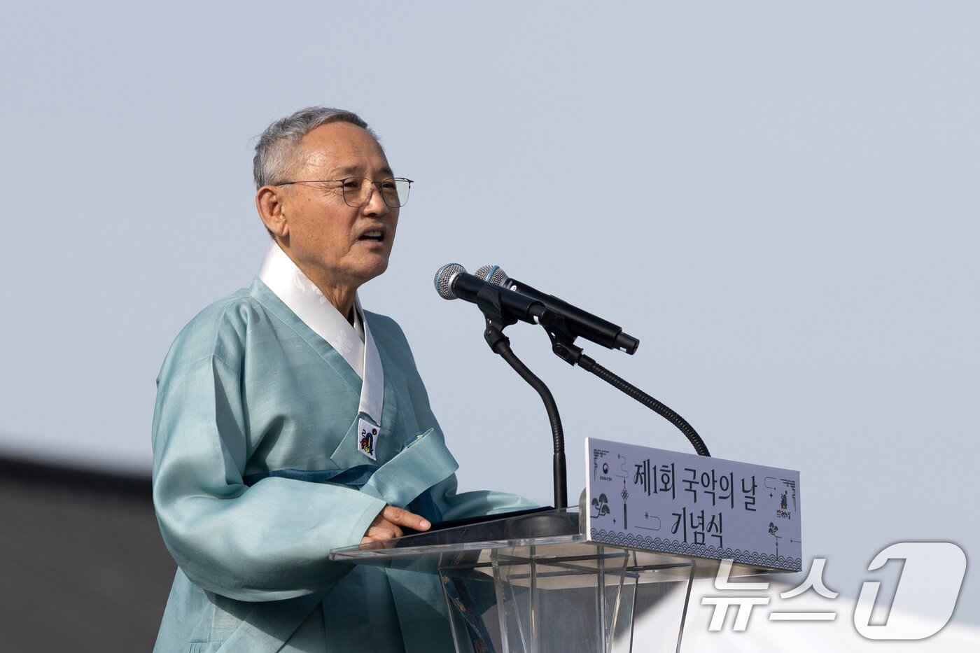 본문 이미지 - 유인촌 문화체육관광부 장관이 5일 서울 종로구 경복궁 흥례문 광장에서 열린 &#39;제1회 국악의 날 기념식&#39;에서 기념사하고 있다. 2025.6.5/뉴스1 ⓒ News1 이승배 기자