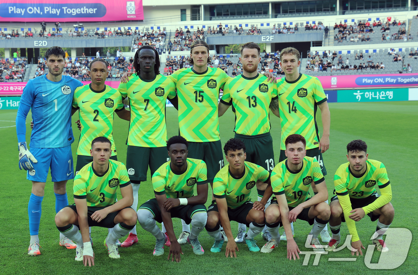 (용인=뉴스1) 박정호 기자 = 5일 오후 경기도 용인미르스타디움에서 열린 하나은행 초청 U-22 축구국가대표팀 친선경기 대한민국과 호주의 경기에서 호주 베스트 일레븐이 포즈를 취 …