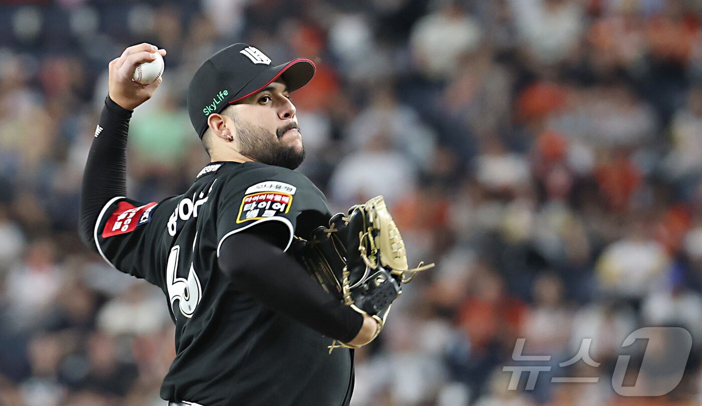 본문 이미지 - KT 위즈 외국인 투수 엔마누엘 데 헤이수스.  2025.6.5/뉴스1 ⓒ News1 김기남 기자