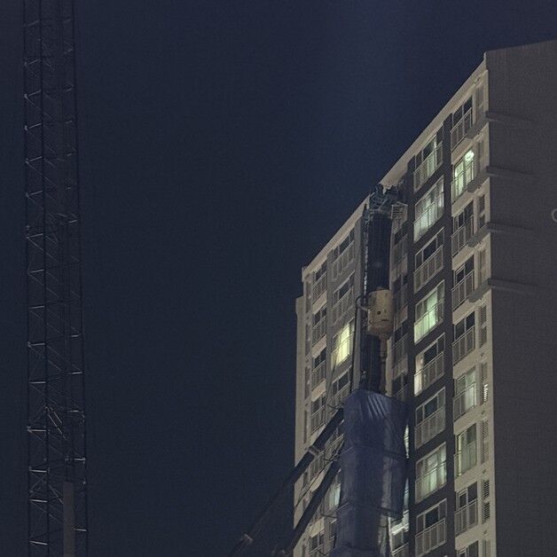 한밤중 날벼락…'인덕원~동탄선' 공사장 천공기 아파트 덮쳐(종합)
