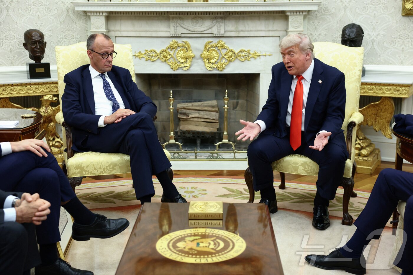 본문 이미지 - 도널드 트럼프 미국 대통령과 프리드리히 메르츠 독일 총리가 5일&#40;현지시간&#41; 미국 워싱턴DC 백악관에서 회담하고 있다. 2025.06.05 ⓒ 로이터=뉴스1 ⓒ News1 류정민 특파원