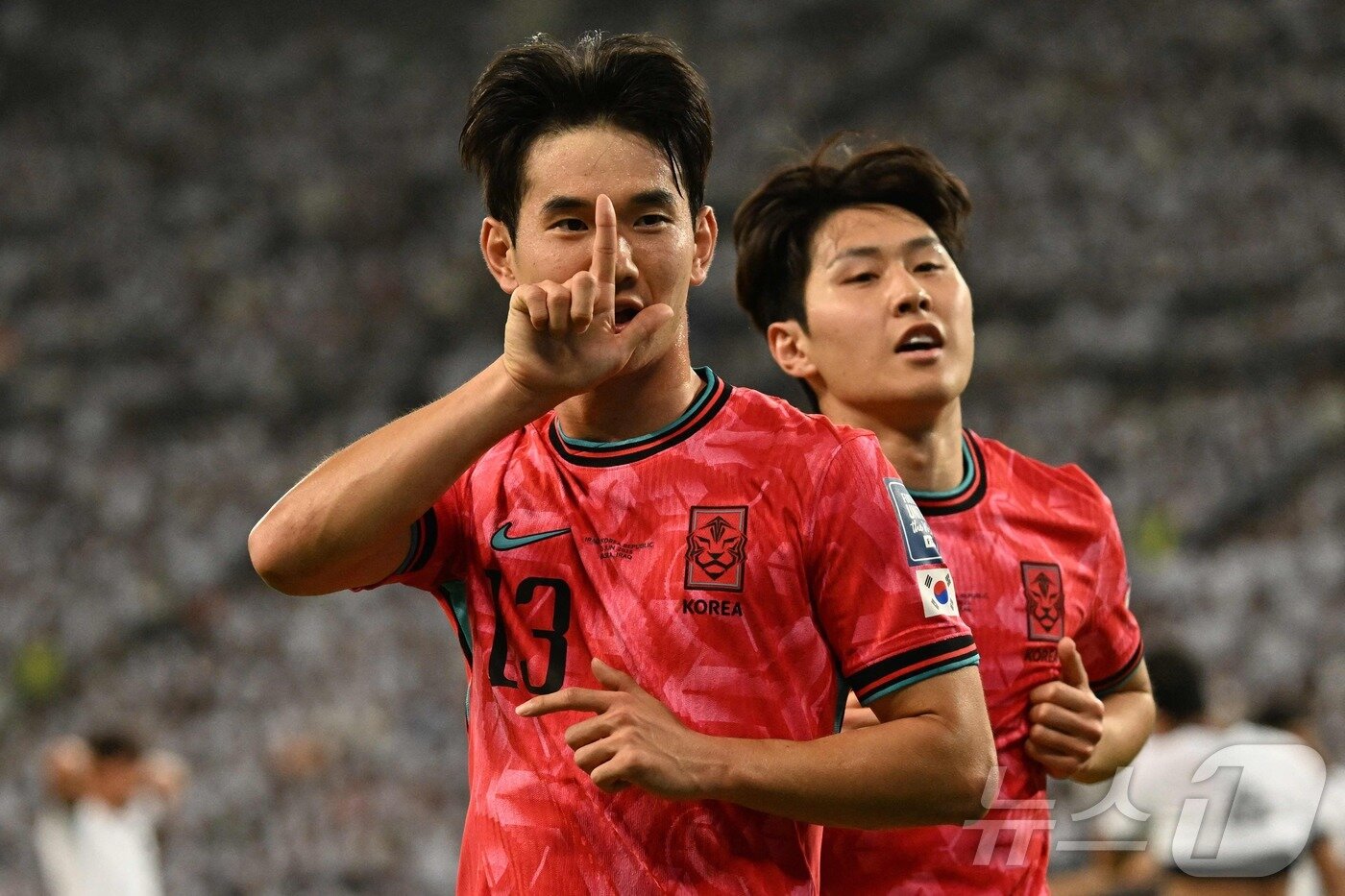 본문 이미지 - 이라크를 상대로 선제골을 터뜨린 김진규 ⓒ AFP=뉴스1