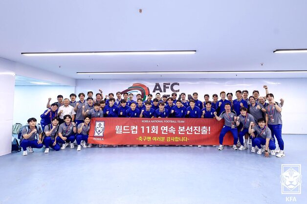본문 이미지 - 11회 연속 월드컵 본선 진출 확정 후 기뻐하는 한국 대표팀 &#40;대한축구협회 제공, 재판매 및 DB금지&#41; 2025.6.6/뉴스1